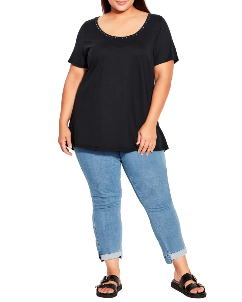 Front of a model wearing a size 14 Nova Swing Trim Top in Black by avenue. | dia_product_style_image_id:214123